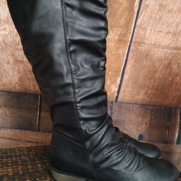 Boots - Picture 2 of 5